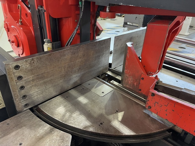 AMADA HK650 Band Saw Image 8