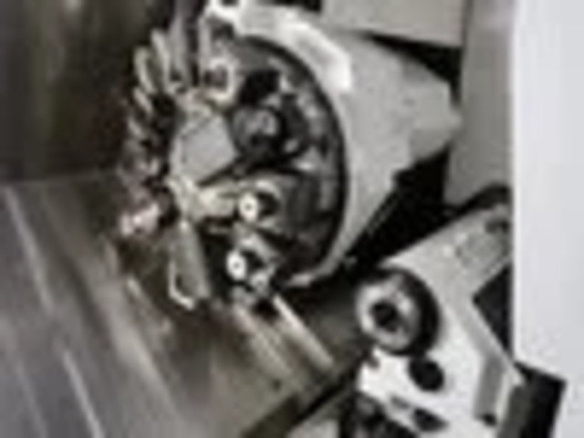 Okuma GENOS L200HE-MC NC Lathe Image 4