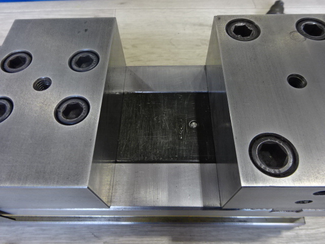 Kitagawa VE125 Vice Image 5