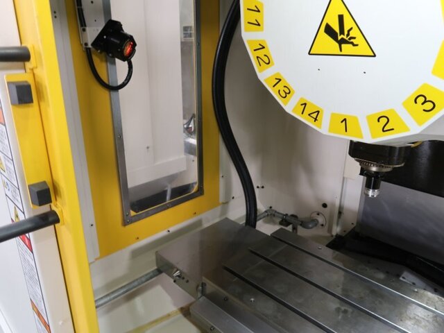 FANUC ROBODRILL α-D14MiB5 Plus Vertical Machining Center Image 4