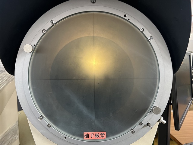 Nikon V-12B Projector Image 3