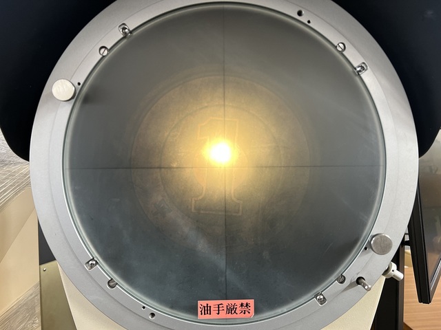 Nikon V-12B Projector Image 4