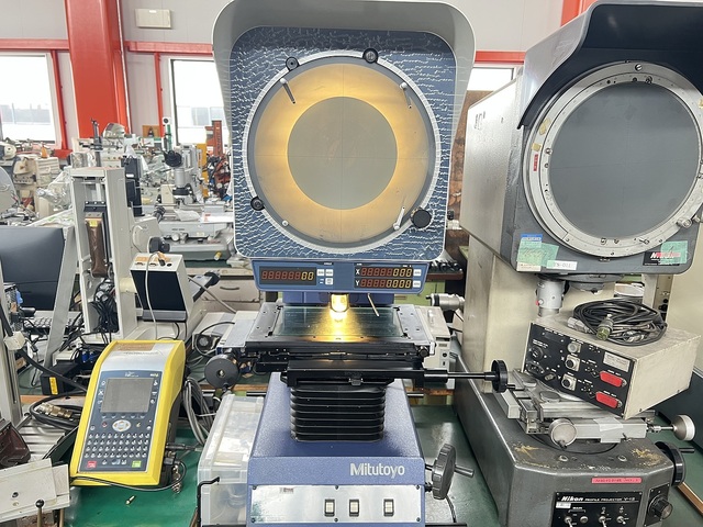 Mitutoyo PJ-A3000 Projector Image 1