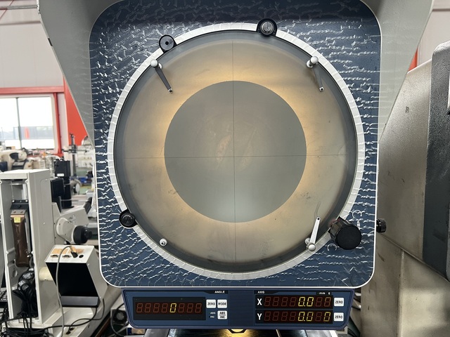 Mitutoyo PJ-A3000 Projector Image 2