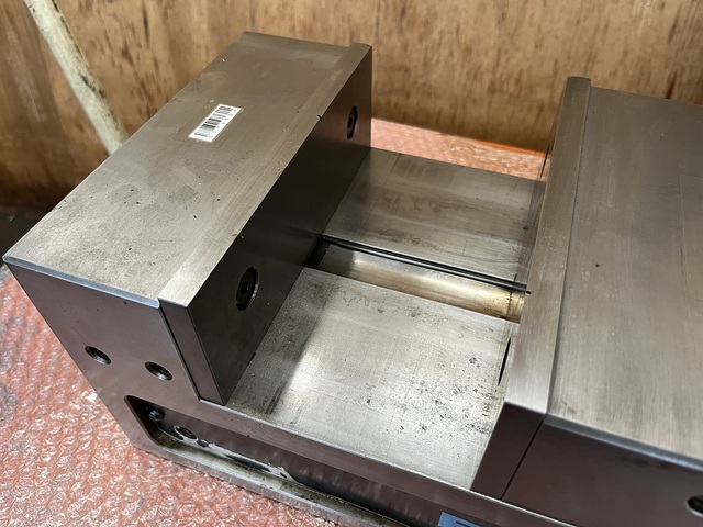 NABEYA LTCV200 Vice Image 2