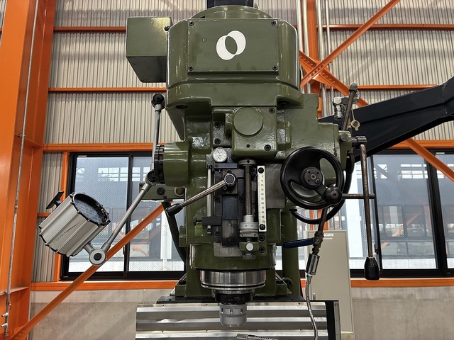 MAKINO AEV5-85 NC Vertical Milling Machine