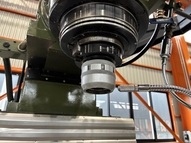 MAKINO AEV5-85 NC Vertical Milling Machine