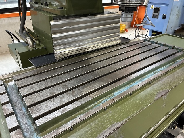 MAKINO AEV5-85 NC Vertical Milling Machine