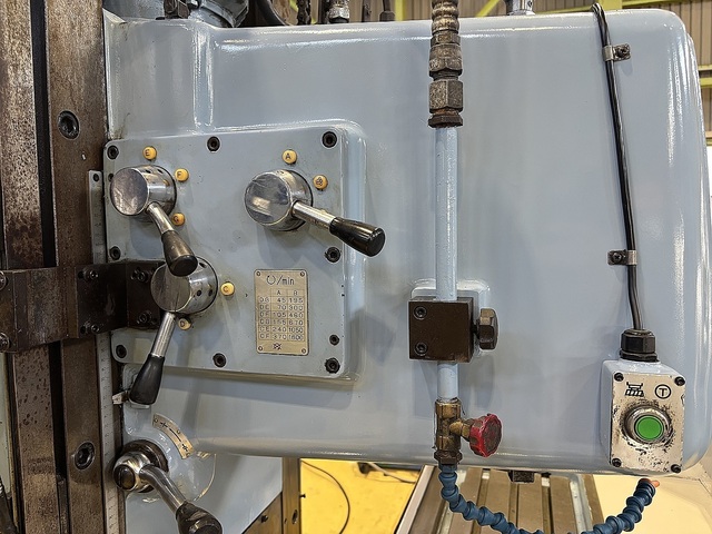 OKK MH-3V Vertical Milling Machine Image 4