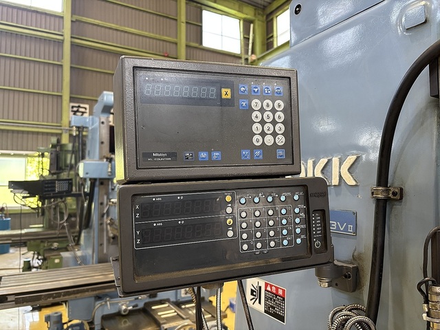 OKK MH-3V Vertical Milling Machine Image 8