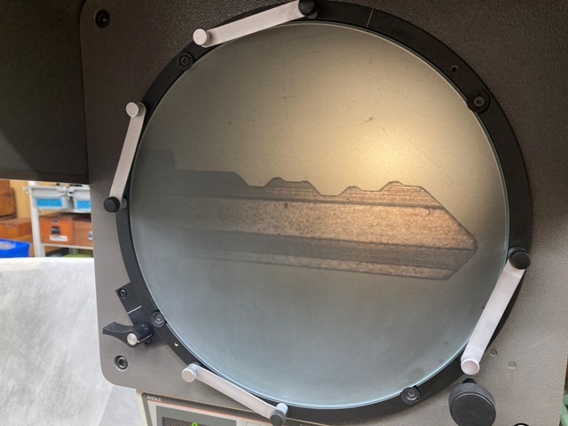 Mitutoyo PJ-250 Projector Image 7