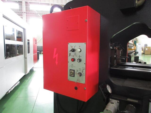 AMADA RG-50S Press Brake/Bender Image 8