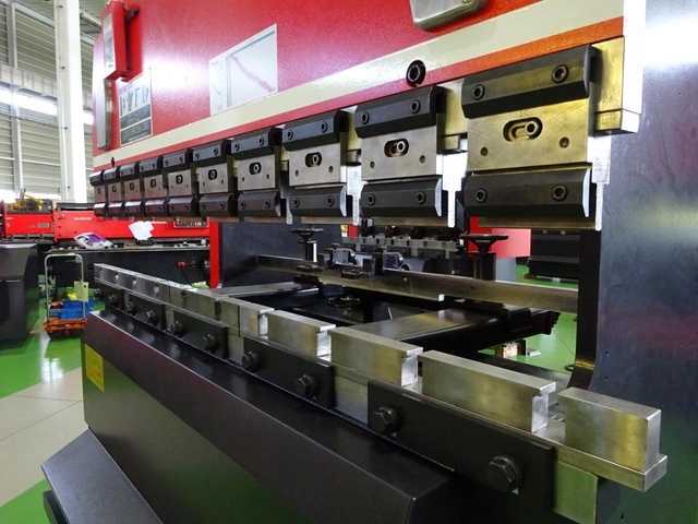 AMADA RG-50 Press Brake/Bender Image 5