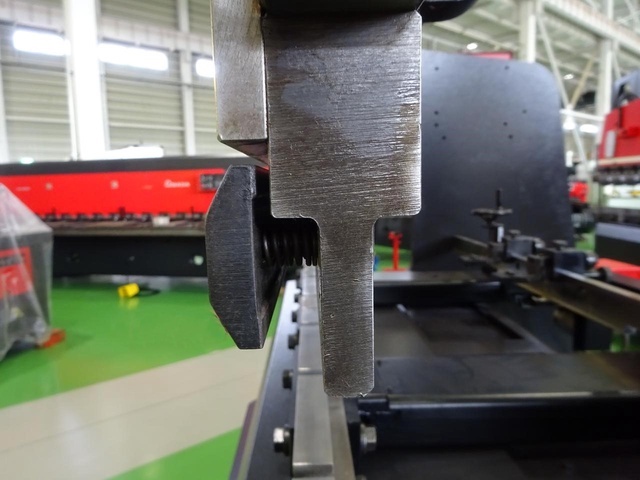 AMADA RG-50 Press Brake/Bender Image 6