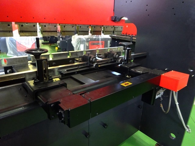AMADA RG-50 Press Brake/Bender Image 8