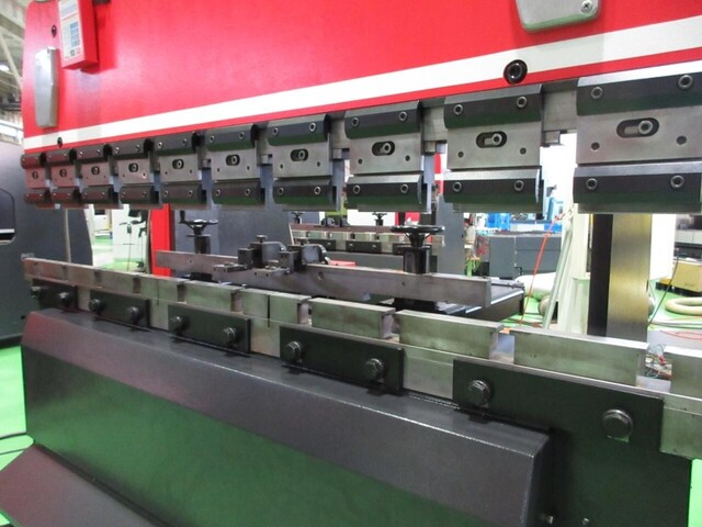 AMADA RG-50 Press Brake/Bender Image 5