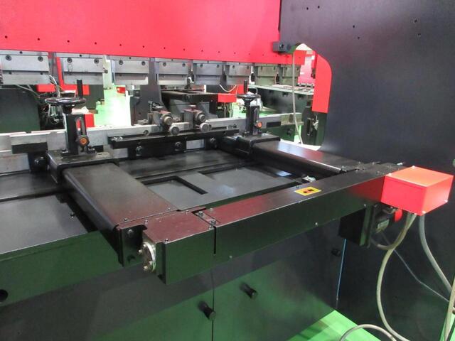 AMADA RG-50 Press Brake/Bender Image 8