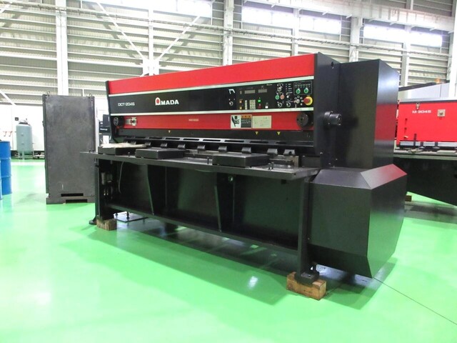 AMADA DCT-2045 Shearing Machine Image 2