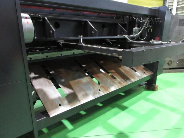 AMADA DCT-2045 Shearing Machine Image 6
