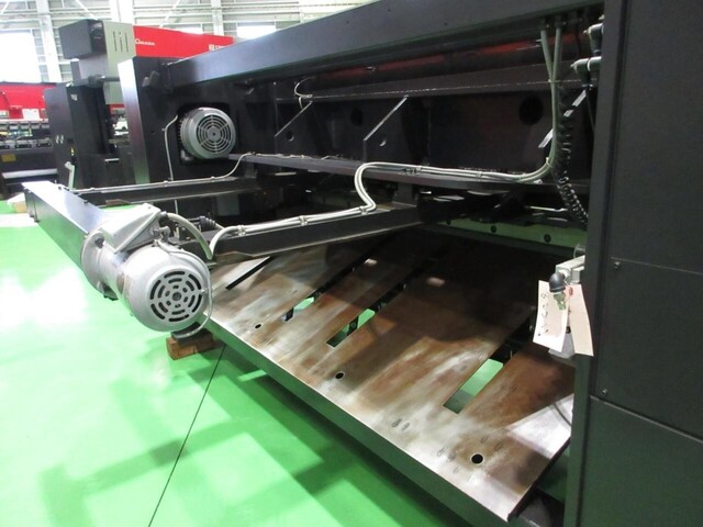 AMADA DCT-2045 Shearing Machine Image 8
