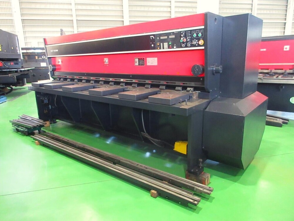 AMADA DCT-3065 Shearing Machine