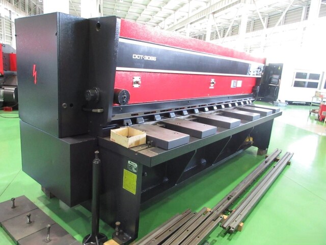 AMADA DCT-3065 Shearing Machine Image 2