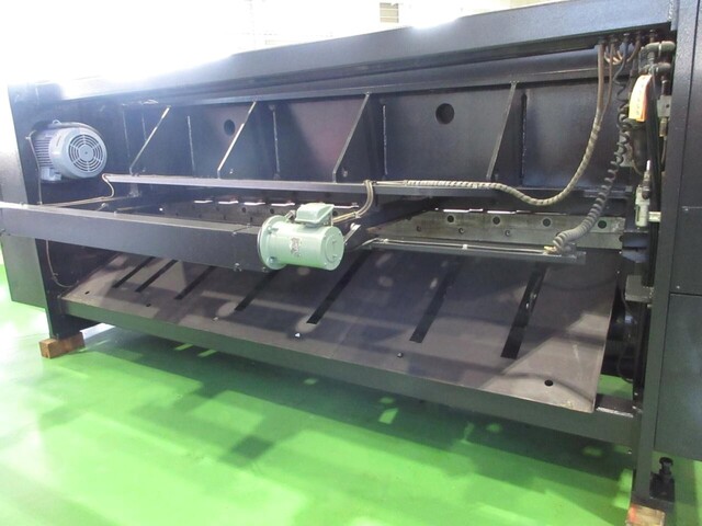AMADA DCT-3065 Shearing Machine Image 5