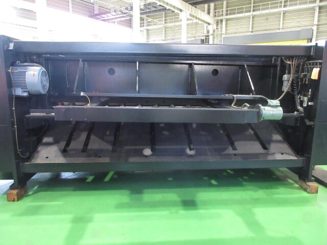 AMADA DCT-3065 Shearing Machine Image 6