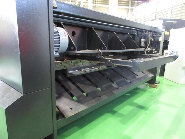 AMADA DCT-3065 Shearing Machine Image 7