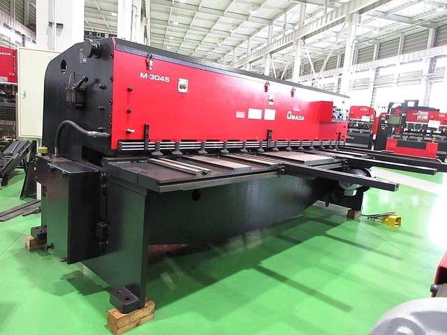 AMADA M-3045 Shearing Machine Image 2