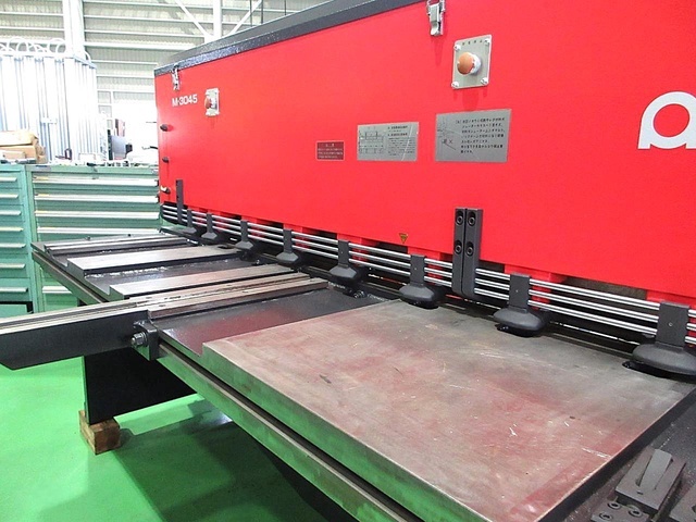 AMADA M-3045 Shearing Machine Image 5