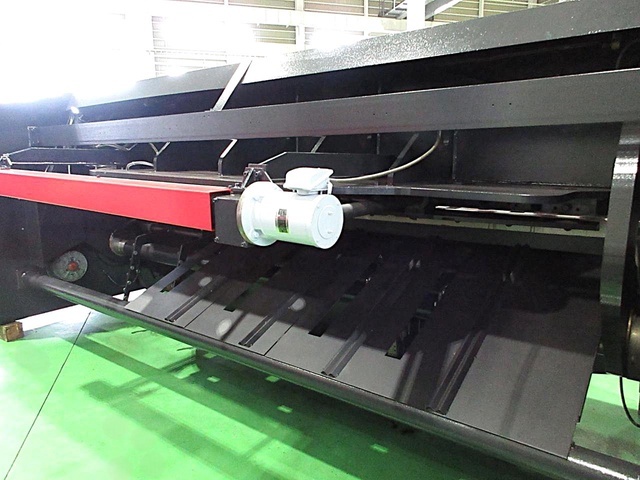 AMADA M-3045 Shearing Machine Image 7
