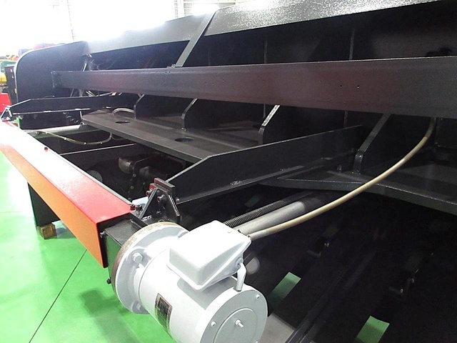 AMADA M-3045 Shearing Machine Image 8