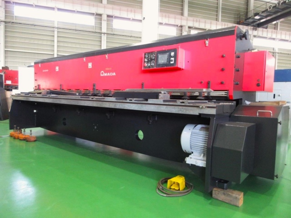 AMADA M-4045 Shearing Machine