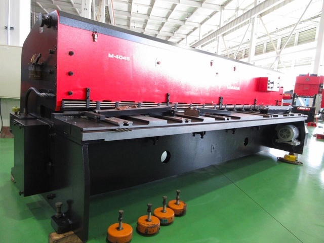 AMADA M-4045 Shearing Machine Image 3