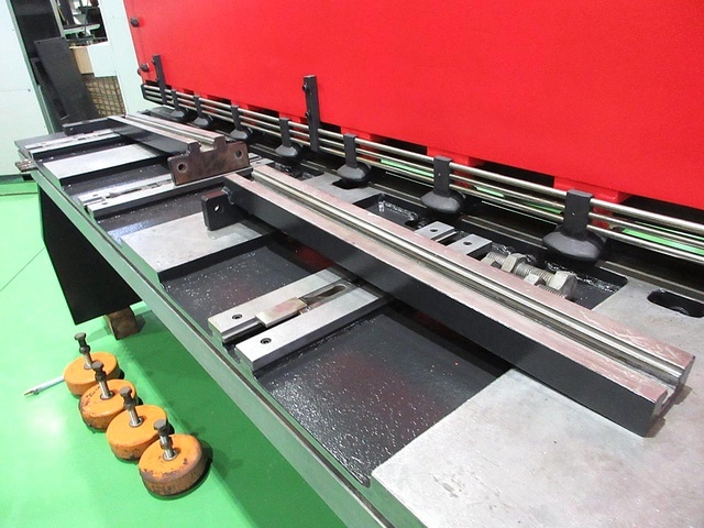 AMADA M-4045 Shearing Machine Image 6