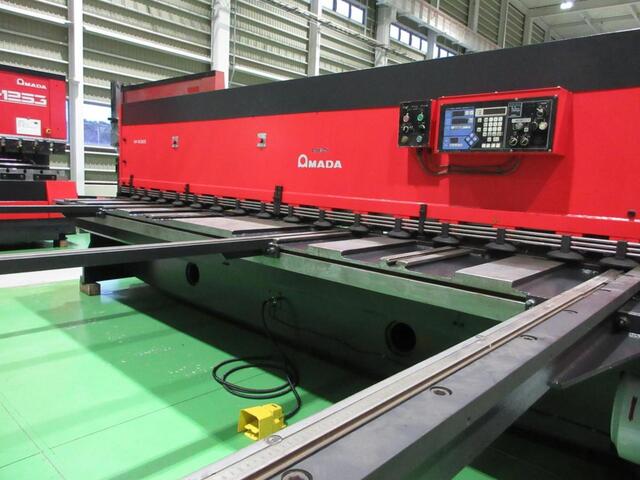 AMADA M-4065 Shearing Machine Image 4