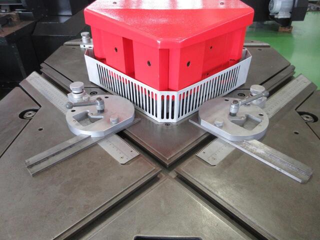 AMADA CSW-250 Corner Shear Image 5