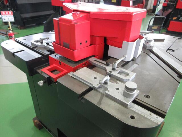 AMADA CSW-250 Corner Shear Image 8