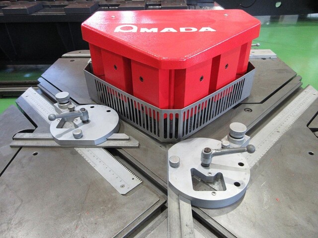 AMADA CSW-250 Corner Shear Image 4