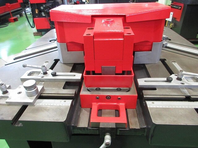 AMADA CSW-250 Corner Shear Image 6