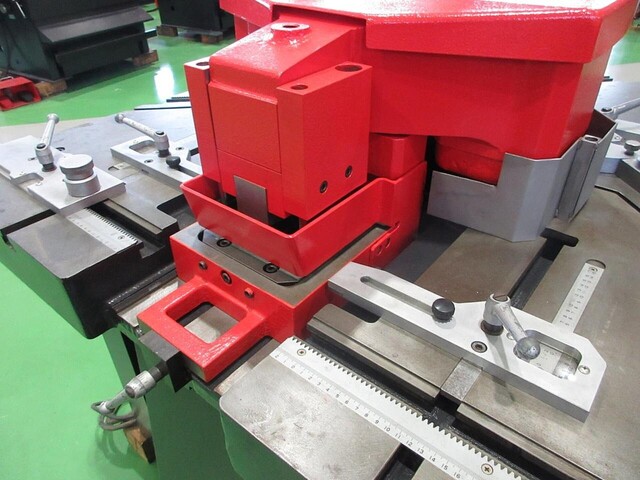 AMADA CSW-250 Corner Shear Image 7