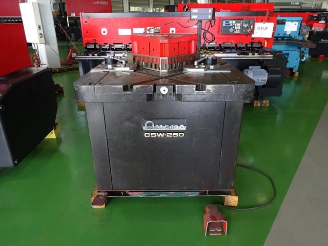 AMADA CSW-250 Corner Shear Image 1