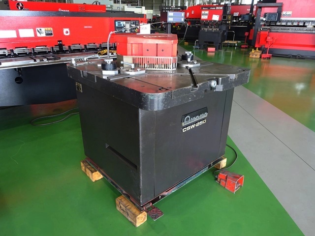 AMADA CSW-250 Corner Shear Image 2