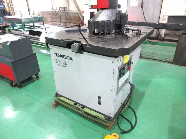 TAKEDA MACHINERY TCN-256B Corner Shear Image 3