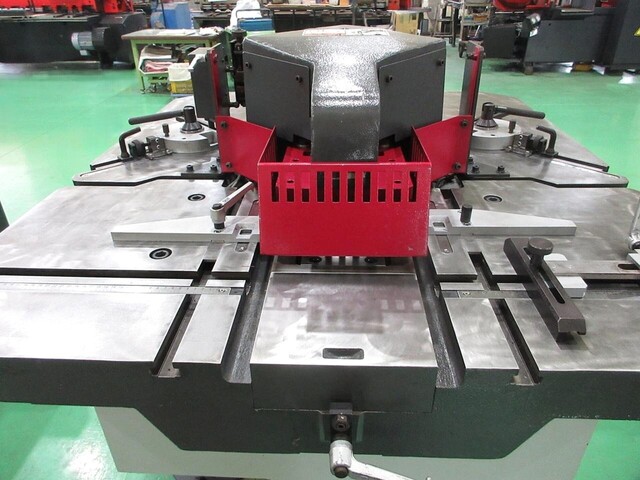 TAKEDA MACHINERY TCN-256B Corner Shear Image 6