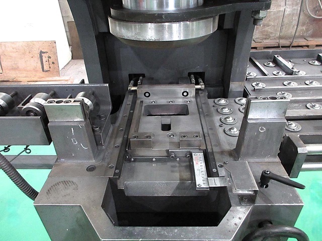 TAKEDA MACHINERY UWD-70 Punch Press Image 5