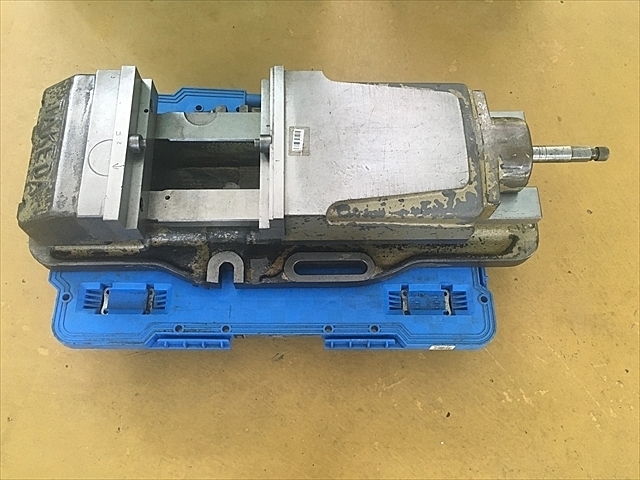 TAKEDA MACHINE TOOLS TK-200HVS Vice Image 2