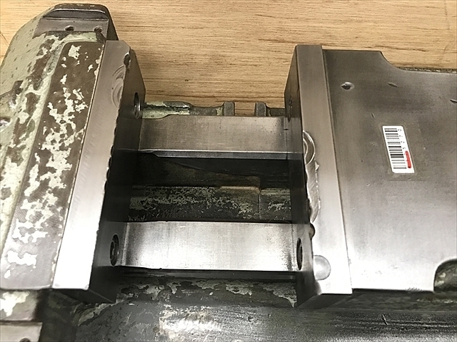 TAKEDA MACHINE TOOLS  Vice Image 2