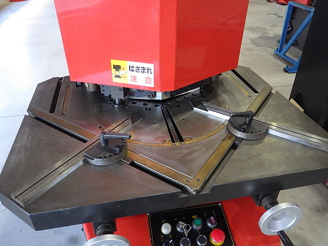 AMADA VERSA-206 Corner Shear Image 2